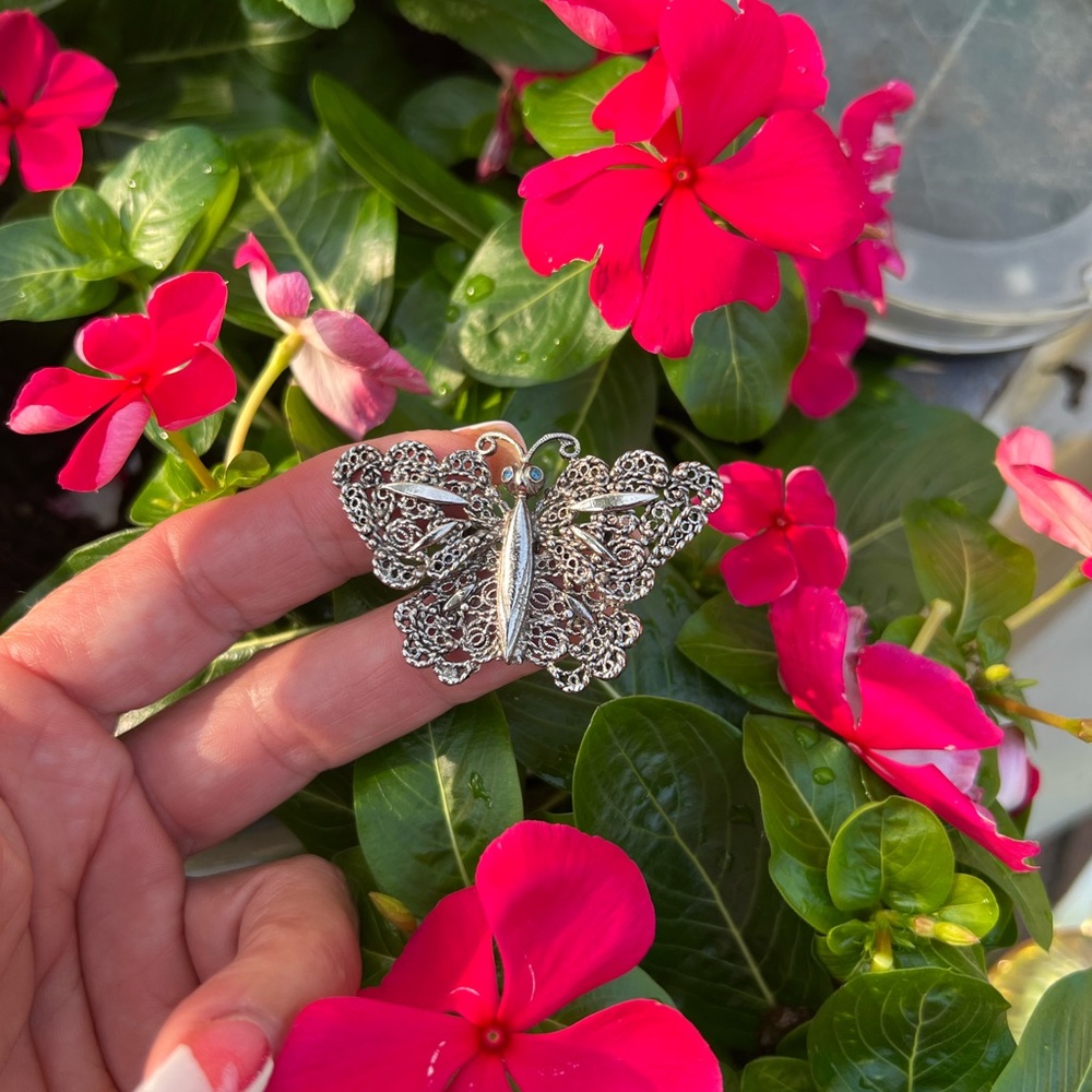 Silver-tone Filigree Blue Rhinestone Eyes Butterfly Broochđź‘ - Picture 5 of 17